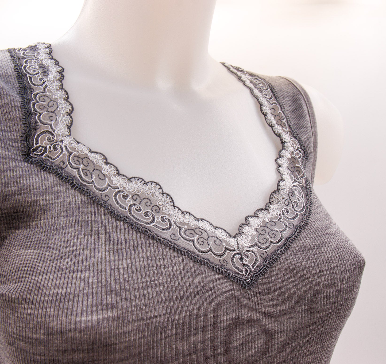 Canottiera a spalla larga in lana e microfibra con pizzo Egi 3144