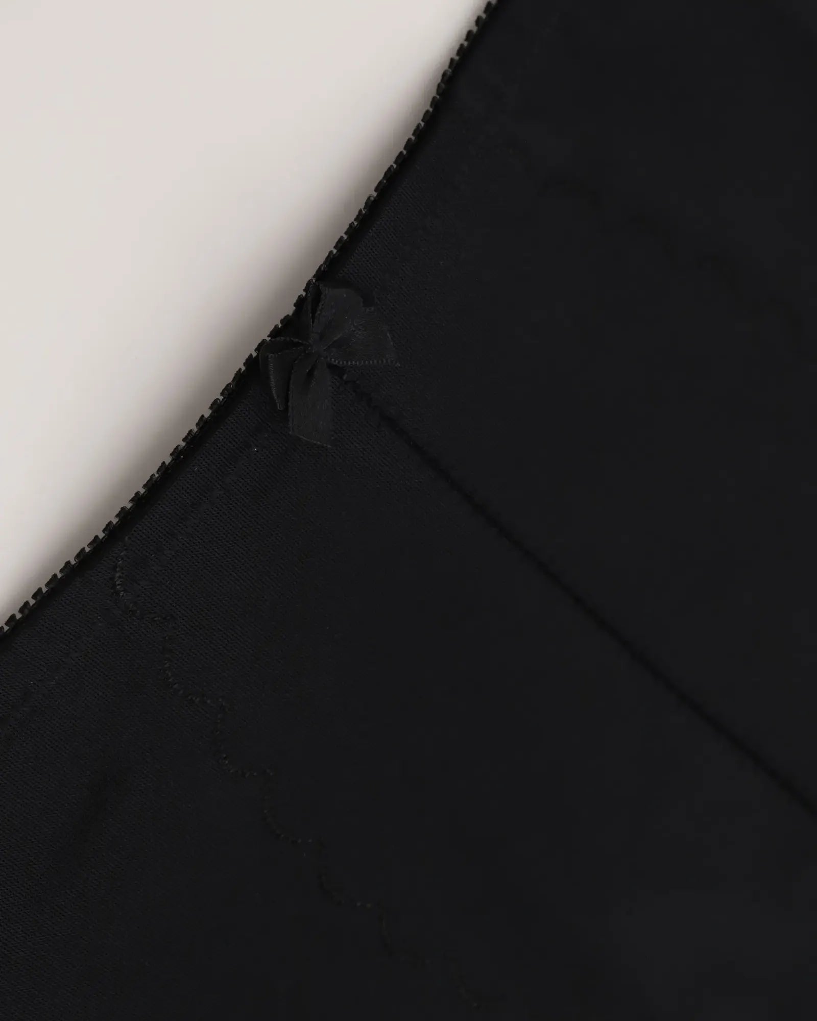 #colore_nero